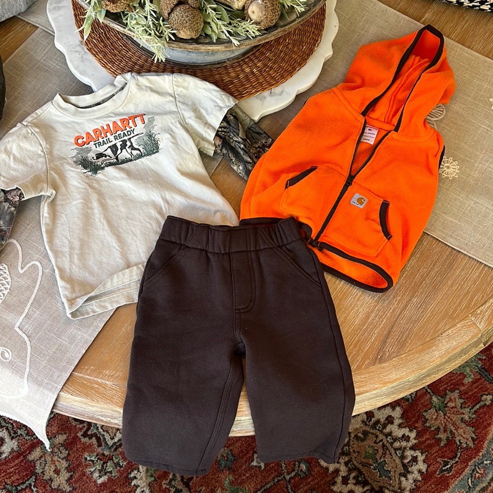 Carhartt baby boy outfit (like new). Perfect for your little adventurer!